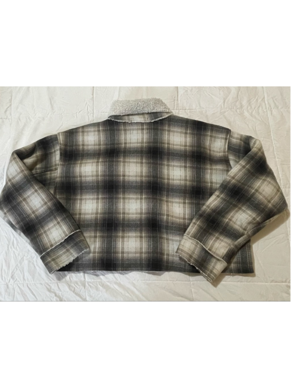 Women's TAXI Plaid Fleece Cropped shacket XL Gray White cozy button front - Picture 5 of 6